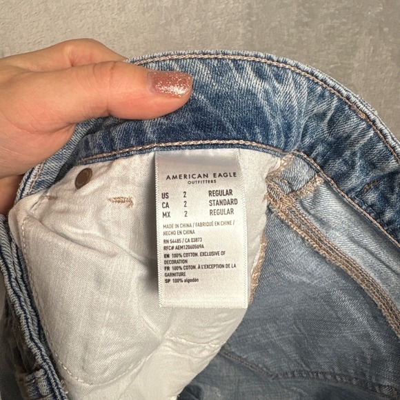 ✨ 2/$35 American Eagle Outfitters Womens Size 2 Regular Tomgirl Jeans Distressed - Picture 5 of 8